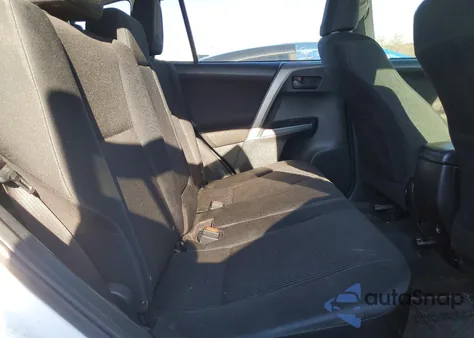 2018 Toyota Rav4 Le z USA, uszkodzony, nr VIN JTMZFREV8JJ726988